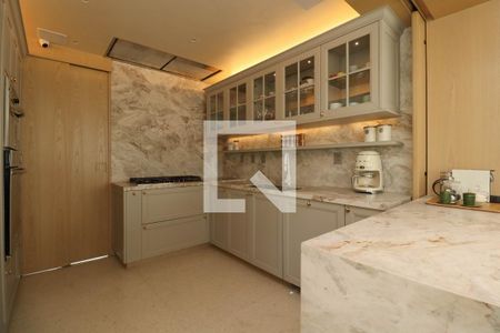 Apartamento à venda com 197m², 3 quartos e 3 vagas Apartamento à venda com 197m², 3 quartos e 3 vagasCozinha