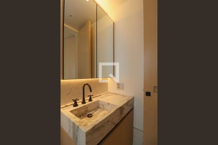 Apartamento à venda com 197m², 3 quartos e 3 vagas Apartamento à venda com 197m², 3 quartos e 3 vagasBanheiro da Suíte 2