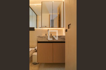 Apartamento à venda com 197m², 3 quartos e 3 vagas Apartamento à venda com 197m², 3 quartos e 3 vagasBanheiro da Suíte 2