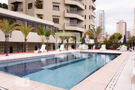 Apartamento à venda com 120m², 4 quartos e 3 vagas Apartamento à venda com 120m², 4 quartos e 3 vagasÁrea comum - Piscina