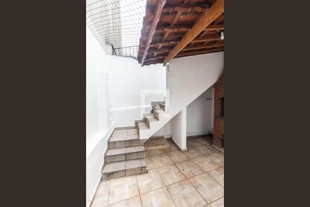 Escada de casa para alugar com 3 quartos, 160m² em Carandiru, São Paulo