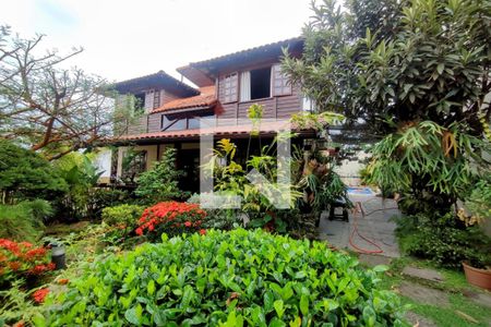 Casa de condomínio à venda com 272m², 3 quartos e 4 vagasQuintal