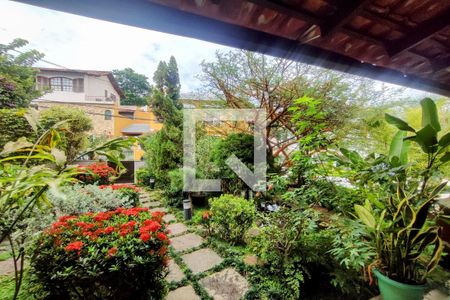 Casa de condomínio à venda com 272m², 3 quartos e 4 vagasQuintal