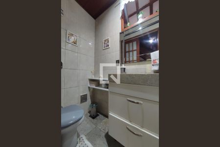 Casa de condomínio à venda com 272m², 3 quartos e 4 vagasBanheiro