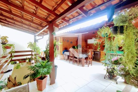 Casa de condomínio à venda com 272m², 3 quartos e 4 vagasVaranda 