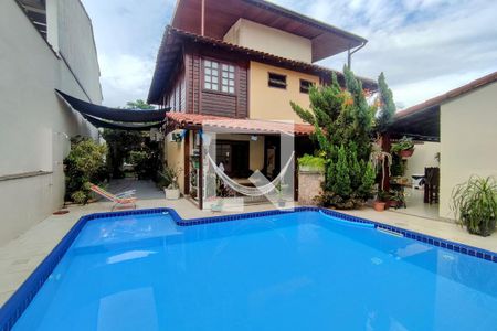 Casa de condomínio à venda com 272m², 3 quartos e 4 vagasÁrea externa 