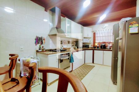 Casa de condomínio à venda com 272m², 3 quartos e 4 vagasCozinha 