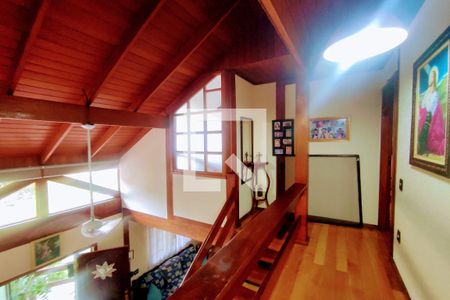 Casa de condomínio à venda com 272m², 3 quartos e 4 vagasCorredor 