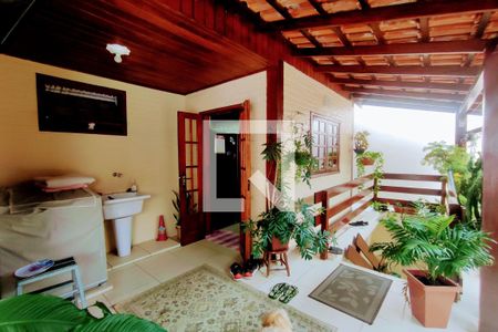 Casa de condomínio à venda com 272m², 3 quartos e 4 vagasÁrea de serviço 