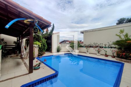 Casa de condomínio à venda com 272m², 3 quartos e 4 vagasÁrea externa 