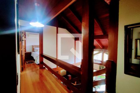 Casa de condomínio à venda com 272m², 3 quartos e 4 vagasCorredor 