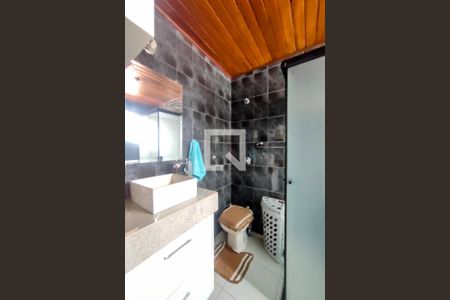 Casa de condomínio à venda com 272m², 3 quartos e 4 vagasBanheiro