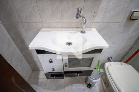 Casa à venda com 150m², 3 quartos e 5 vagas Casa à venda com 150m², 3 quartos e 5 vagasBanheiro 2