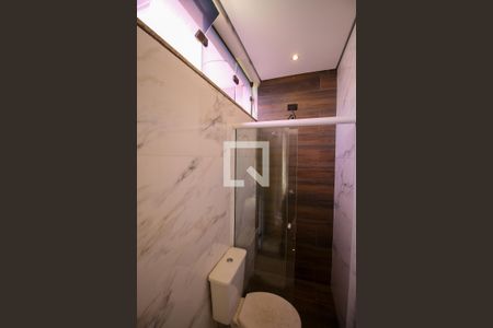 Casa para alugar com 300m², 5 quartos e 6 vagas Casa para alugar com 300m², 5 quartos e 6 vagasBanheiro 1