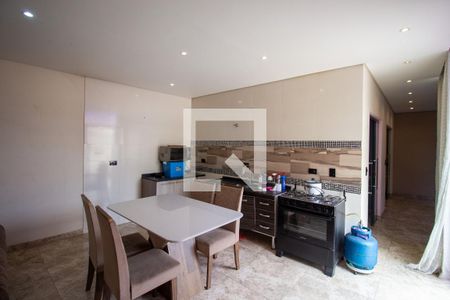 Casa para alugar com 300m², 5 quartos e 6 vagas Casa para alugar com 300m², 5 quartos e 6 vagasCozinha