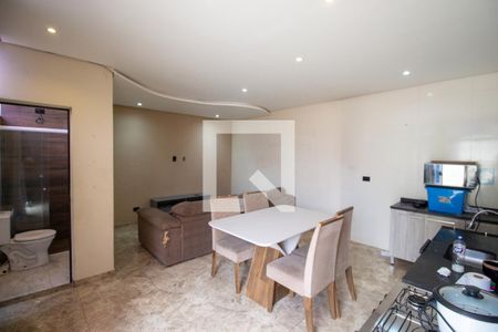 Casa para alugar com 300m², 5 quartos e 6 vagas Casa para alugar com 300m², 5 quartos e 6 vagasSala