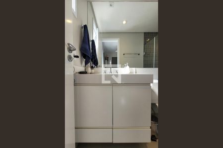 Apartamento à venda com 71m², 2 quartos e 2 vagas Apartamento à venda com 71m², 2 quartos e 2 vagasBanheiro da suíte
