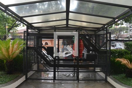 Apartamento à venda com 185m², 4 quartos e 2 vagasEntrada