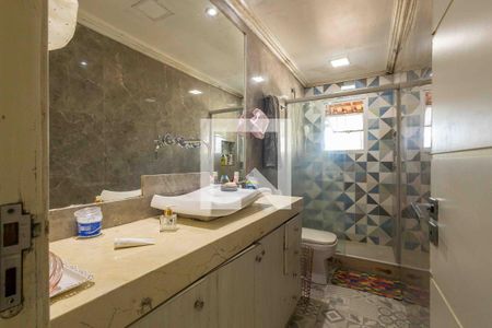 Casa à venda com 350m², 3 quartos e 3 vagasSuíte 2 Banheiro