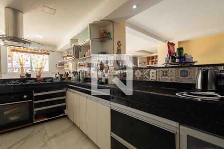 Casa à venda com 350m², 3 quartos e 3 vagasCozinha