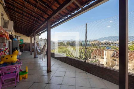 Casa à venda com 350m², 3 quartos e 3 vagasVaranda