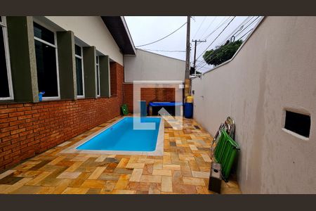Casa à venda com 200m², 3 quartos e 2 vagas Casa à venda com 200m², 3 quartos e 2 vagasPiscina