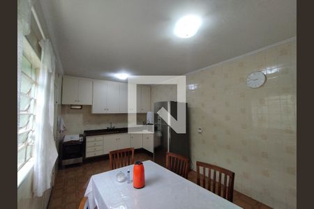Casa à venda com 150m², 3 quartos e 4 vagas Casa à venda com 150m², 3 quartos e 4 vagasCozinha - Armários