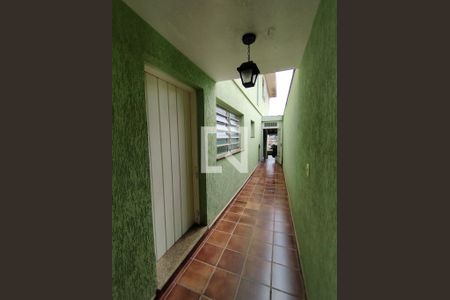 Casa à venda com 150m², 3 quartos e 4 vagas Casa à venda com 150m², 3 quartos e 4 vagasCorredor da entrada