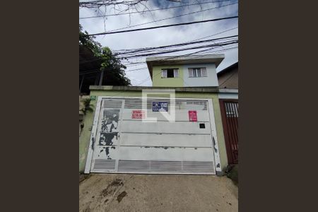 Casa à venda com 150m², 3 quartos e 4 vagas Casa à venda com 150m², 3 quartos e 4 vagasFachada