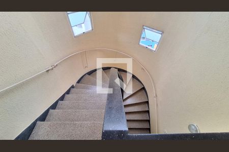 Apartamento à venda com 70m², 2 quartos e sem vagaEscada