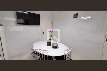 Casa à venda com 176m², 4 quartos e 4 vagasCozinha 