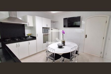 Casa à venda com 176m², 4 quartos e 4 vagasCozinha 