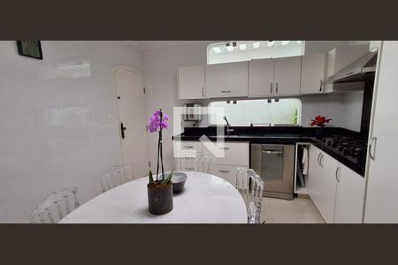 Casa à venda com 176m², 4 quartos e 4 vagasCozinha 