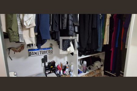 Casa à venda com 176m², 4 quartos e 4 vagasCloset 