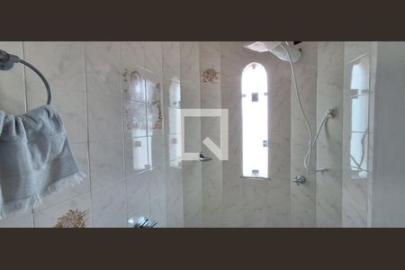 Casa à venda com 176m², 4 quartos e 4 vagasBanheiro Suíte 