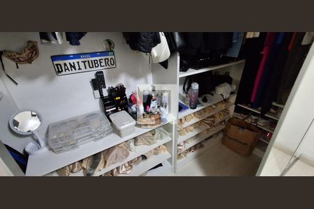 Casa à venda com 176m², 4 quartos e 4 vagasCloset