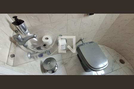 Casa à venda com 176m², 4 quartos e 4 vagasBanheiro Suite 