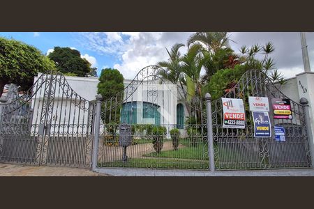 Casa à venda com 176m², 4 quartos e 4 vagasFachada 