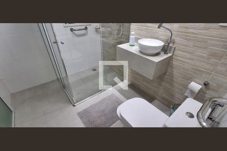 Casa à venda com 176m², 4 quartos e 4 vagasBanheiro Social