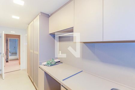 Apartamento à venda com 227m², 3 quartos e 4 vagas Apartamento à venda com 227m², 3 quartos e 4 vagasÁrea de Serviço
