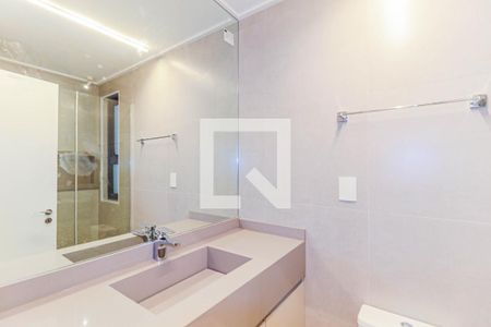 Apartamento à venda com 227m², 3 quartos e 4 vagas Apartamento à venda com 227m², 3 quartos e 4 vagasBanheiro Suíte 1