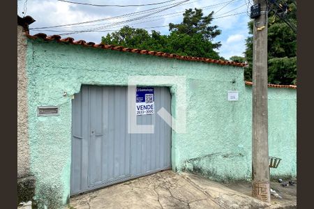 Casa à venda com 430m², 3 quartos e 3 vagas Casa à venda com 430m², 3 quartos e 3 vagasFachada