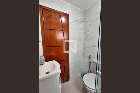 Banheiro de casa para alugar com 1 quarto, 35m² em Jardim Bosque do Ipê, Duque de Caxias