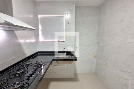Cozinha de casa para alugar com 1 quarto, 35m² em Jardim Bosque do Ipê, Duque de Caxias