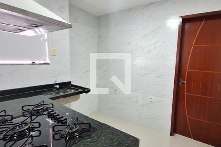 Cozinha de casa para alugar com 1 quarto, 35m² em Jardim Bosque do Ipê, Duque de Caxias