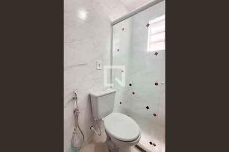 Banheiro de casa para alugar com 1 quarto, 35m² em Jardim Bosque do Ipê, Duque de Caxias