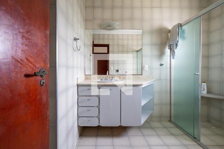 Casa à venda com 350m², 4 quartos e 4 vagasBanheiro da Suíte 2