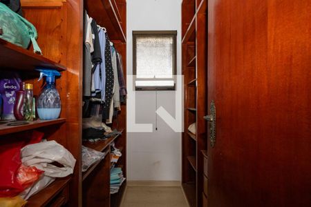 Casa à venda com 350m², 4 quartos e 4 vagasSuíte 2