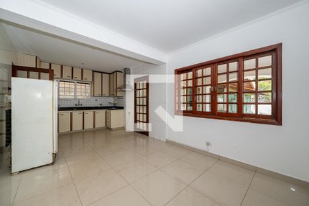 Casa à venda com 350m², 4 quartos e 4 vagasCozinha