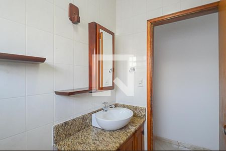 Casa à venda com 280m², 3 quartos e 2 vagasBanheiro